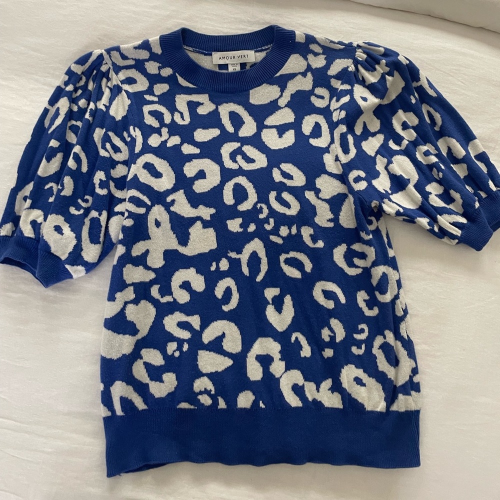 Amour Vert like new sweater XS